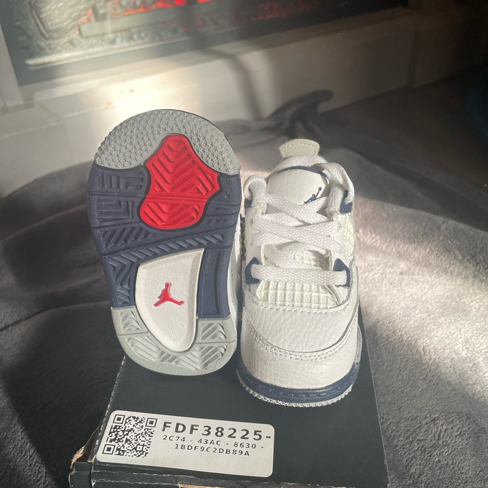 Jordan 4s